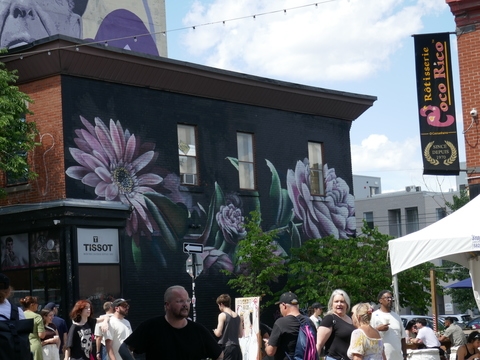 murals on st laurent boulevard