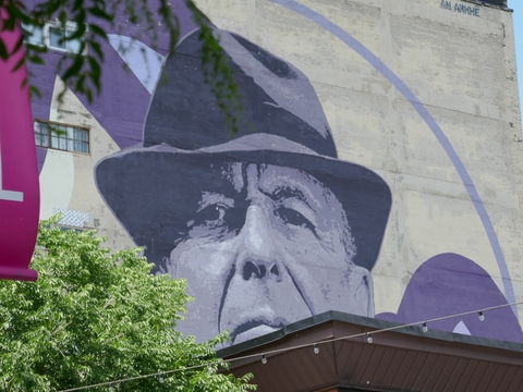 murals on st laurent boulevard